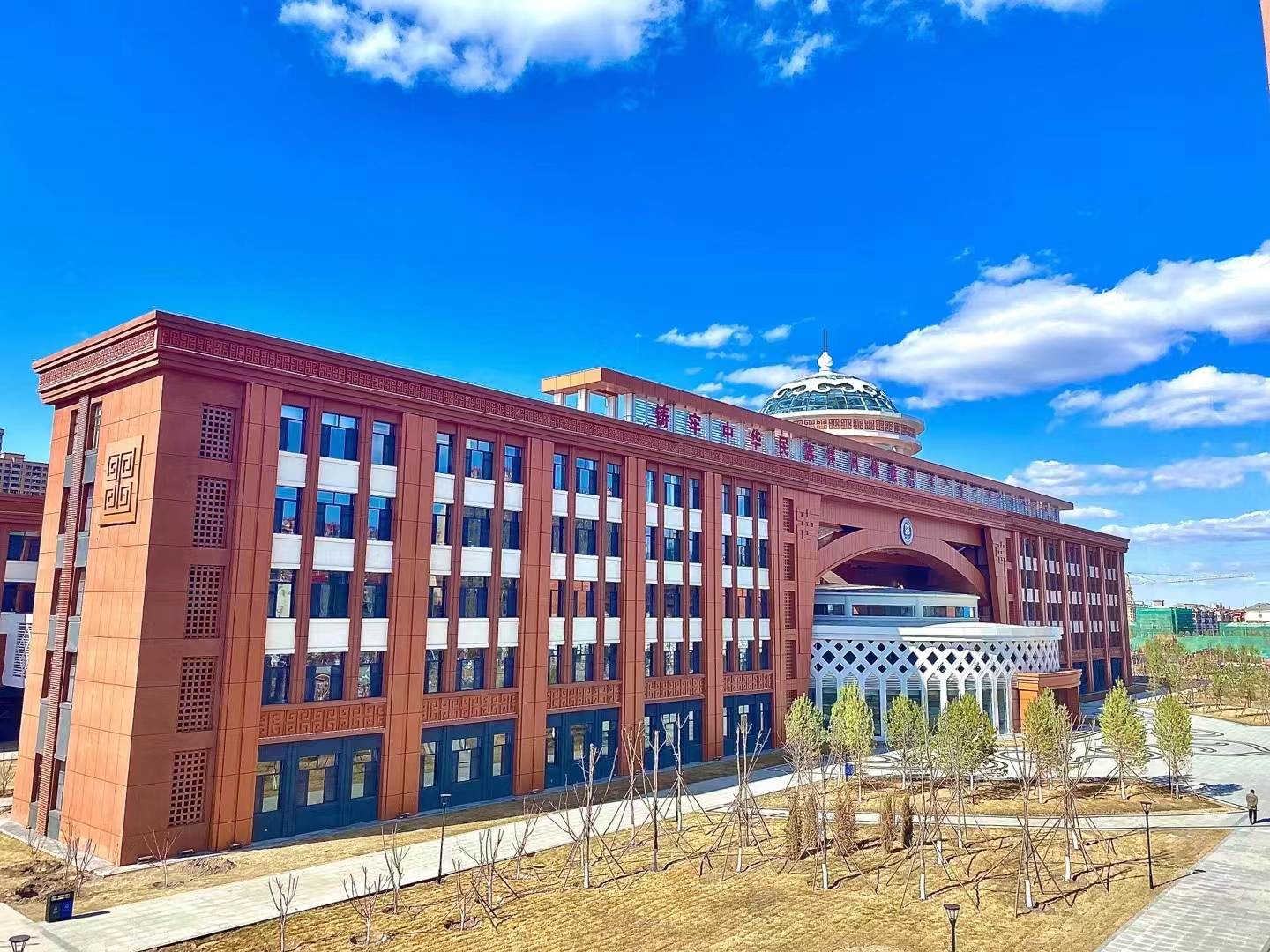 內(nèi)蒙古錫林浩特市寶昌路中建三局錫林郭勒盟蒙古族中學(xué)新校區(qū)